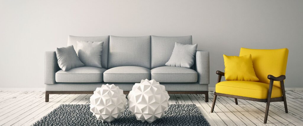 Sofa gris trois places avec coussins et fauteuil jaune dans un salon moderne, meubles usagés disponibles à Montréal