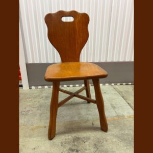Chaise en bois massif