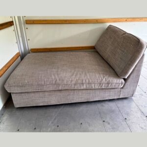 Chaise longue en tissu gris