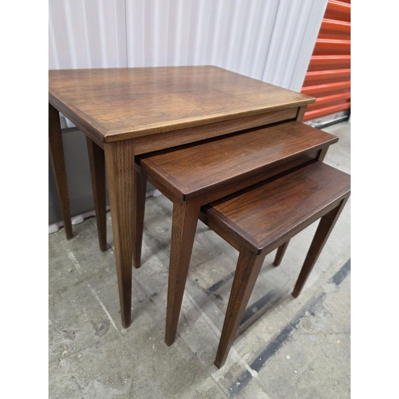 Ensemble de 3 tables gigognes en bois style rétro